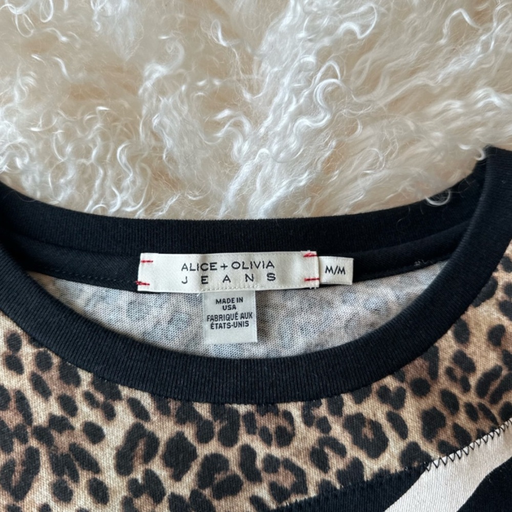 Alice + Olivia Jeans KISS Graphic Tee with Animal Print Medium - Picture 2 of 4